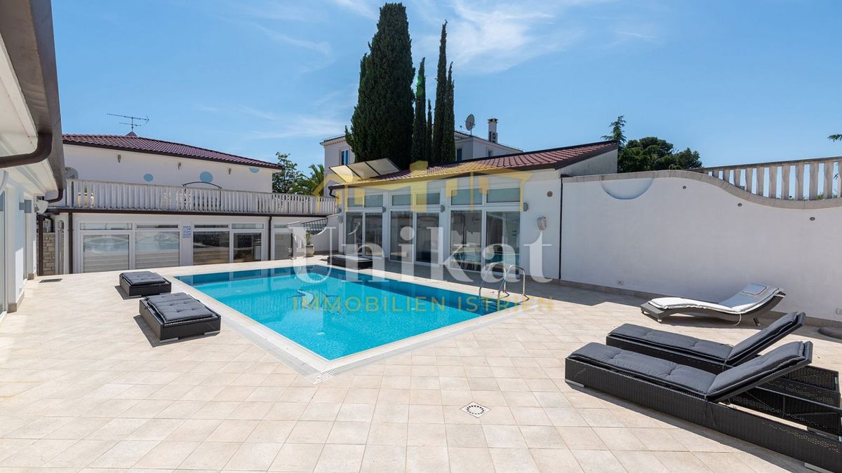 Luksuzna hiša - prvi vrsti ob morju